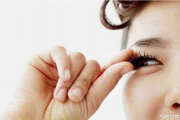 假睫毛是什么 帶假睫毛的注意事項 假睫毛是什么 帶假睫毛的注意事項