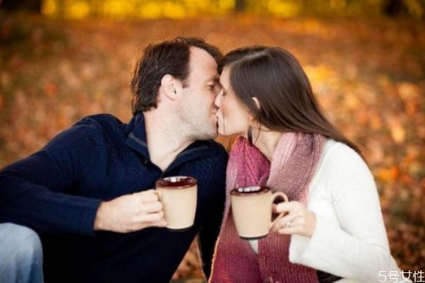 婚后發(fā)現(xiàn)對方婚前出軌怎么辦 婚前劈腿的男人婚后會出軌嗎 婚后發(fā)現(xiàn)對方婚前出軌怎么辦 婚前劈腿的男人婚后會出軌嗎