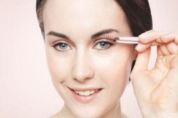 貼假睫毛和不貼的對(duì)比 種睫毛和貼假睫毛哪個(gè)好 貼假睫毛和不貼的對(duì)比 種睫毛和貼假睫毛哪個(gè)好