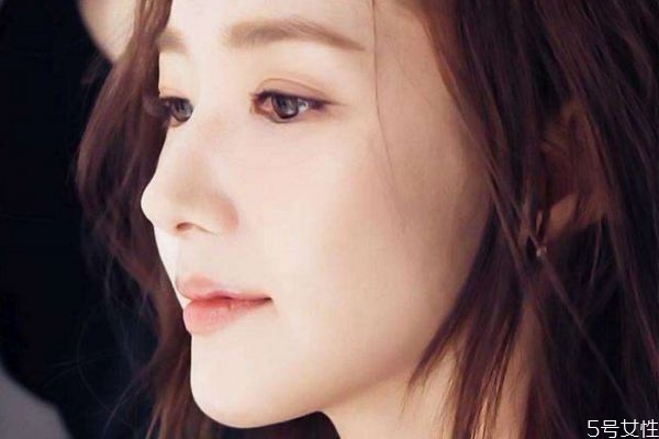 化妝一定要畫底妝嗎 沒(méi)上底妝可以畫眼影嗎