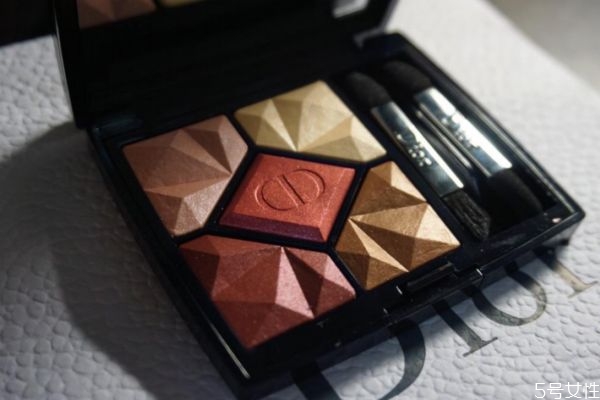 眼影可以用多久 怎么判斷眼影過期 眼影可以用多久 怎么判斷眼影過期