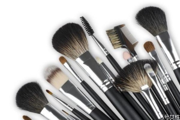 眼影為什么會(huì)結(jié)塊 眼影結(jié)塊怎么辦 眼影為什么會(huì)結(jié)塊 眼影結(jié)塊怎么辦