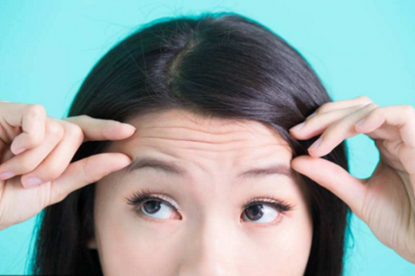 年輕人為什么有抬頭紋 年輕人有抬頭紋的原因 年輕人為什么有抬頭紋 年輕人有抬頭紋的原因