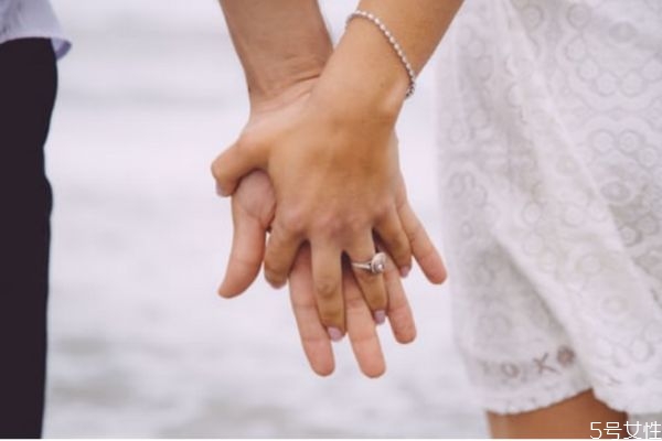 老公說離婚應(yīng)該怎么做 聰明的妻子該怎么做 老公說離婚應(yīng)該怎么做 聰明的妻子該怎么做