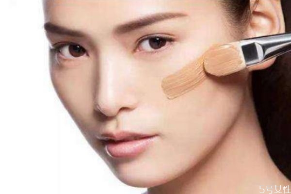 化妝一定要畫底妝嗎 沒上底妝可以畫眼影嗎 化妝一定要畫底妝嗎 沒上底妝可以畫眼影嗎