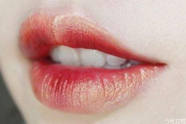 人魚姬口紅是什么顏色 人魚姬色口紅適合什么皮膚年齡 人魚姬口紅是什么顏色 人魚姬色口紅適合什么皮膚年齡