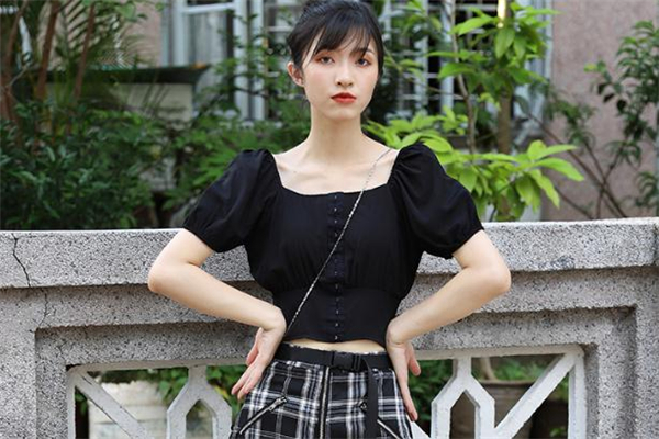 草莓型身材可以穿泡泡袖嗎 草莓型身材適合穿什么 草莓型身材可以穿泡泡袖嗎 草莓型身材適合穿什么