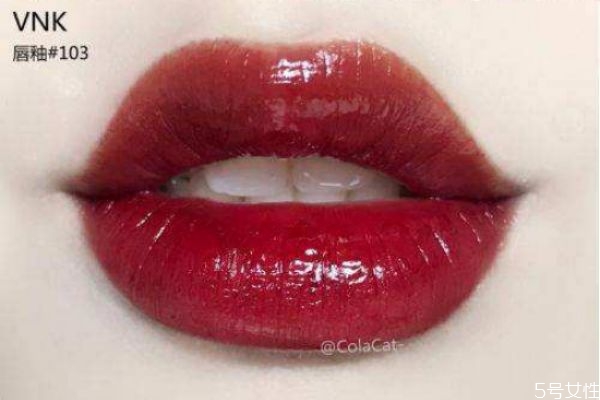 唇釉和口紅哪個(gè)危害大 唇釉相比于口紅有什么優(yōu)勢
