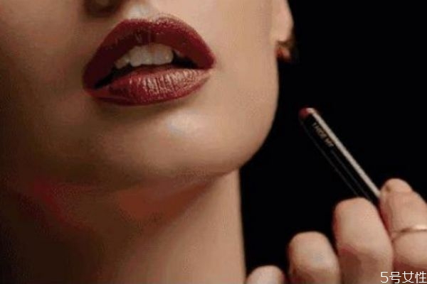 口紅當腮紅有壞處嗎 腮紅可以用口紅代替嗎 口紅當腮紅有壞處嗎 腮紅可以用口紅代替嗎