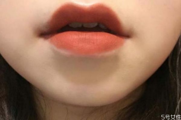 唇釉和口紅哪個持久 口紅和唇釉哪個不沾杯 唇釉和口紅哪個持久 口紅和唇釉哪個不沾杯