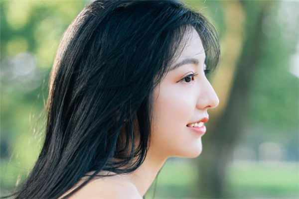 軟化頭發(fā)能保持多久 頭發(fā)先軟化還是先染色 軟化頭發(fā)能保持多久 頭發(fā)先軟化還是先染色