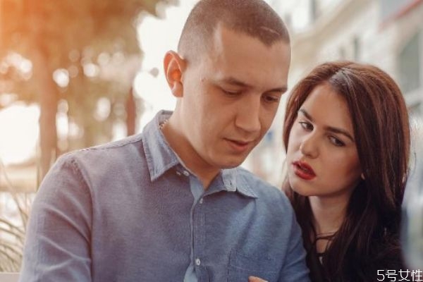 什么樣的男人是玩夠了的 男人玩弄你的感情看這三個(gè)破綻 什么樣的男人是玩夠了的 男人玩弄你的感情看這三個(gè)破綻