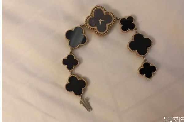 梵克雅寶為什么不能沾水 梵克雅寶保養(yǎng)方法 梵克雅寶為什么不能沾水 梵克雅寶保養(yǎng)方法