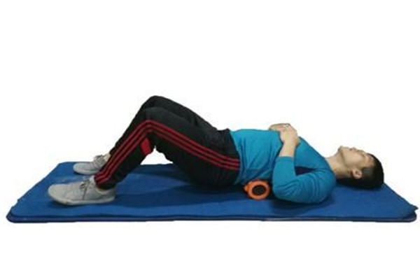 如何拉伸背部 拉伸背部的正確方法 如何拉伸背部 拉伸背部的正確方法