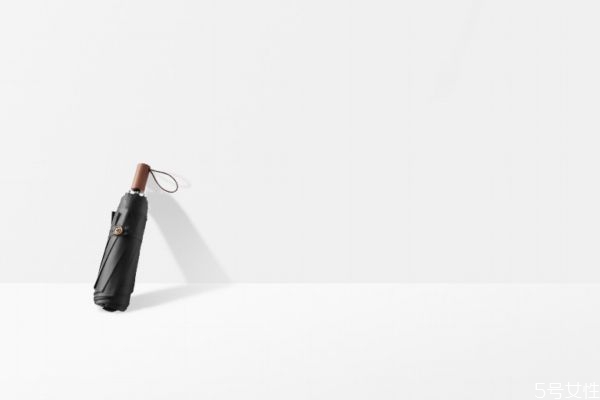 太陽(yáng)傘選擇方法 遮陽(yáng)傘的分類有兩種 太陽(yáng)傘選擇方法 遮陽(yáng)傘的分類有兩種