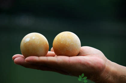 手玩健身球的鍛煉方法 手玩健身球的好處 手玩健身球的鍛煉方法 手玩健身球的好處