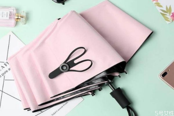 太陽傘的黑膠在里面好還是外面好 黑膠在外和在內(nèi)的區(qū)別 太陽傘的黑膠在里面好還是外面好 黑膠在外和在內(nèi)的區(qū)別