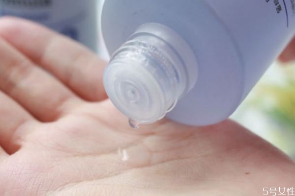 爽膚水和肌底液哪個先用 爽膚水的保質(zhì)期有多久 爽膚水和肌底液哪個先用 爽膚水的保質(zhì)期有多久