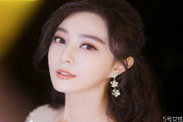 臉上反光是皮膚好嗎 面部反光是因?yàn)槭裁丛?><span>臉上反光是皮膚好嗎 面部反光是因?yàn)槭裁丛?/span></a></p>
          
		</div>
        <div   id=