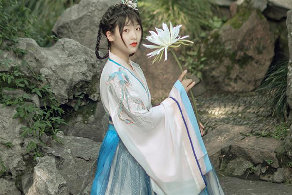 漢服是什么樣的服裝 改良漢服和漢服的區(qū)別 漢服是什么樣的服裝 改良漢服和漢服的區(qū)別
