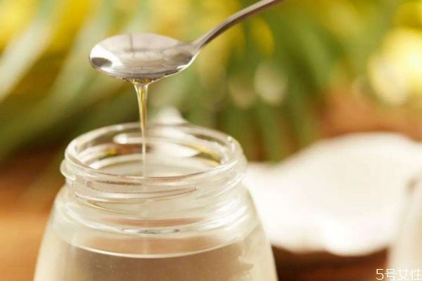 皮膚干適合用什么水 讓你從此告別干燥 皮膚干適合用什么水 讓你從此告別干燥