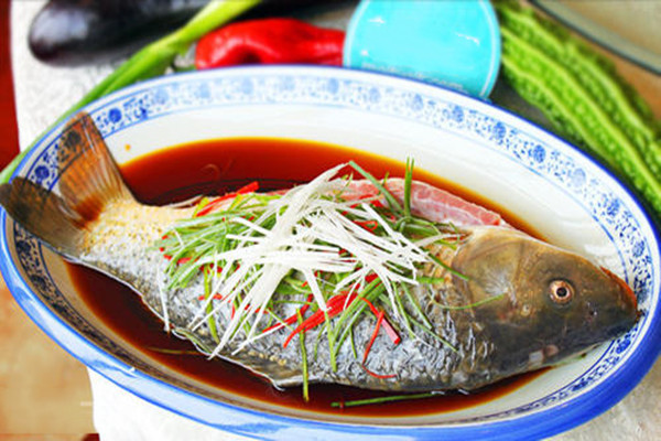 油潑魚(yú)怎么做好吃 油潑魚(yú)的做法