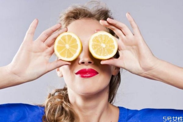 臉不油為什么還是會反光 臉不油但是皮膚會反光 臉不油為什么還是會反光 臉不油但是皮膚會反光