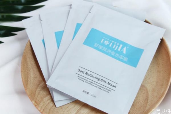 精華能代替面膜嗎 面膜和精華液有什么區(qū)別 精華能代替面膜嗎 面膜和精華液有什么區(qū)別