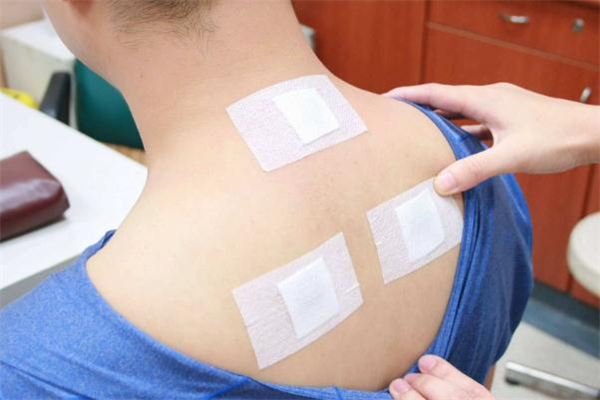 三伏貼白天貼還是晚上貼 三伏貼貼在什么地方 三伏貼白天貼還是晚上貼 三伏貼貼在什么地方