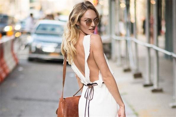 露背裙子里面穿什么內衣 露背裙子怎么搭配好看