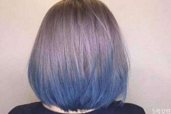 頭發(fā)分層怎么染 上黑下黃的頭發(fā)怎么染 頭發(fā)分層怎么染 上黑下黃的頭發(fā)怎么染