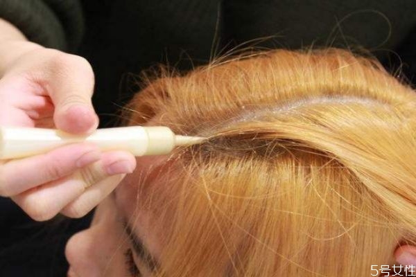 先焗油還是先染發(fā) 焗油和染發(fā)一樣嗎 先焗油還是先染發(fā) 焗油和染發(fā)一樣嗎