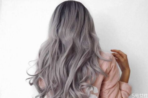 染發(fā)會影響卷發(fā)卷度嗎 染發(fā)后用什么護(hù)理產(chǎn)品 染發(fā)會影響卷發(fā)卷度嗎 染發(fā)后用什么護(hù)理產(chǎn)品