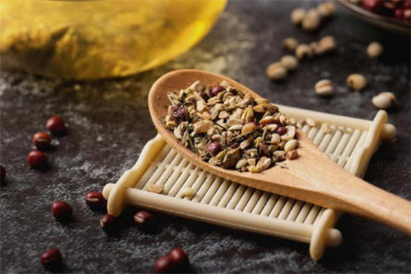 紅豆薏米茶能減肥嗎 紅豆薏米茶的功效與作用 紅豆薏米茶能減肥嗎 紅豆薏米茶的功效與作用