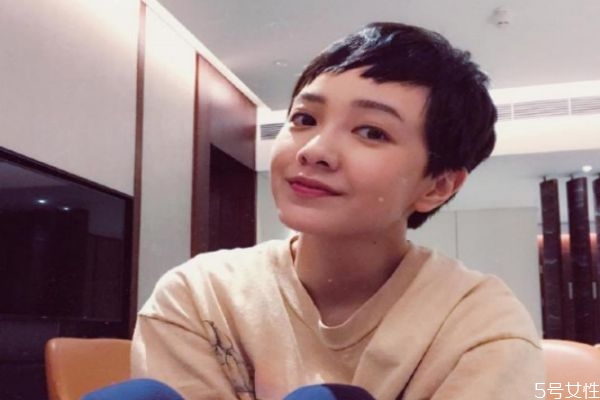 額頭大適合什么劉海 大額頭女生劉海發(fā)型 額頭大適合什么劉海 大額頭女生劉海發(fā)型