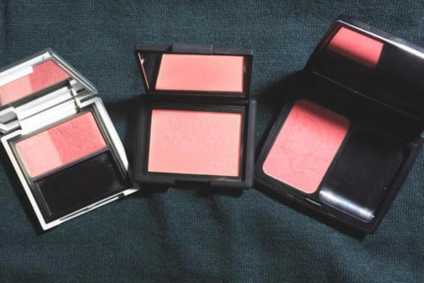 蘭芝魅彩專業(yè)腮紅好用嗎 蘭芝魅彩專業(yè)腮紅適合初學(xué)者嗎 蘭芝魅彩專業(yè)腮紅好用嗎 蘭芝魅彩專業(yè)腮紅適合初學(xué)者嗎