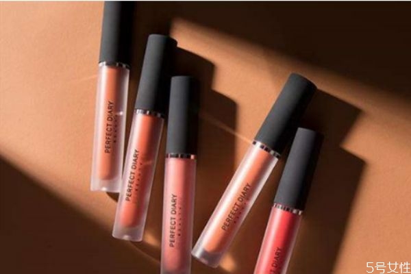 口紅開了兩年還能用嗎 一只3.5g口紅能用多久 口紅開了兩年還能用嗎 一只3.5g口紅能用多久