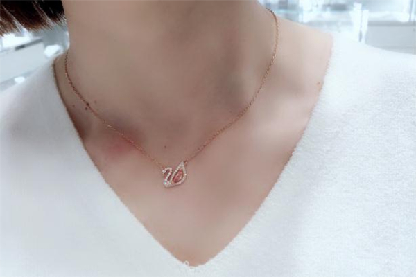 施華洛世奇粉天鵝真假辨別 施華洛世奇粉天鵝好看嗎 施華洛世奇粉天鵝真假辨別 施華洛世奇粉天鵝好看嗎