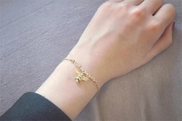 施華洛世奇小蜜蜂手鏈寓意 施華洛世奇小蜜蜂手鏈怎么調(diào)長短 施華洛世奇小蜜蜂手鏈寓意 施華洛世奇小蜜蜂手鏈怎么調(diào)長短