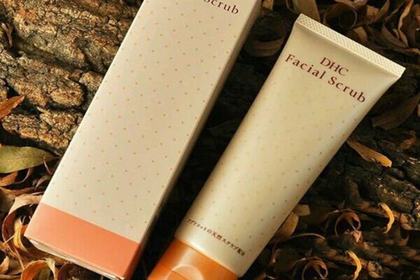 蝶翠詩(shī)天然圓粒磨砂膏效果如何 蝶翠詩(shī)天然圓粒磨砂膏干皮能用嗎