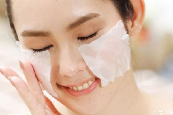 濕敷對(duì)化妝棉有沒(méi)有要求 濕敷用化妝棉還是壓縮面膜