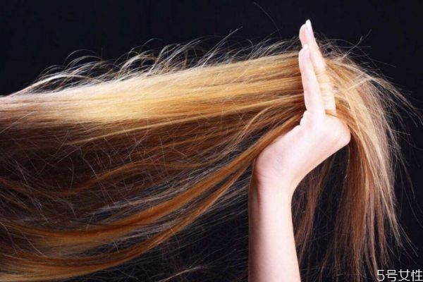 果酸護(hù)理頭發(fā)有什么效果 果酸護(hù)發(fā)和拉直的區(qū)別 果酸護(hù)理頭發(fā)有什么效果 果酸護(hù)發(fā)和拉直的區(qū)別