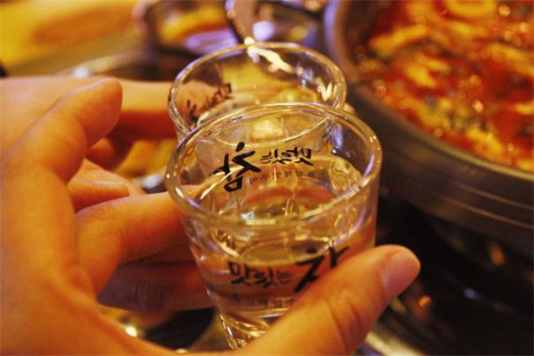 喝酒喝多了吐不出來(lái)怎么辦 喝酒喝多了一直想吐怎么辦