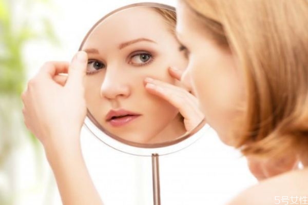 皮膚缺水會(huì)有什么樣的后果 皮膚長期缺水會(huì)怎樣