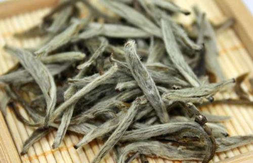 白毫銀針產(chǎn)于哪里 白毫銀針好聞嗎 白毫銀針產(chǎn)于哪里 白毫銀針好聞嗎