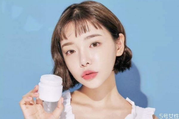 額頭毛孔粗大怎么改善 如何改善皮膚粗糙毛孔大沒有光澤 額頭毛孔粗大怎么改善 如何改善皮膚粗糙毛孔大沒有光澤