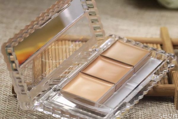 遮瑕膏的使用誤區(qū) 如何減少遮瑕膏對皮膚的傷害 遮瑕膏的使用誤區(qū) 如何減少遮瑕膏對皮膚的傷害