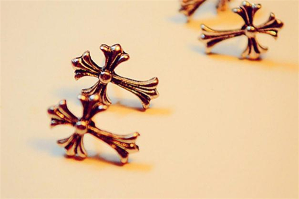 克羅心十字架代表什么 克羅心十字架有什么寓意 克羅心十字架代表什么 克羅心十字架有什么寓意