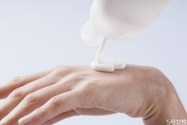 護(hù)手霜有必要買貴的嗎 護(hù)手霜使用的禁忌