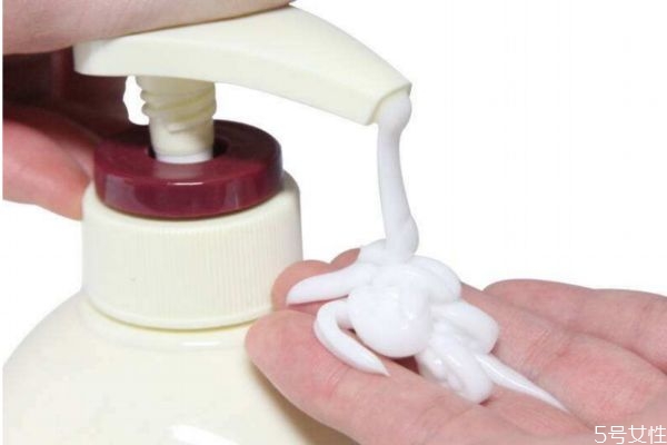 護(hù)手霜可以擦胸嗎 護(hù)手霜不可以擦什么 護(hù)手霜可以擦胸嗎 護(hù)手霜不可以擦什么